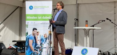 Mindens Bürgermeister Michael Jäcke hält Rede zum Stadtradeln