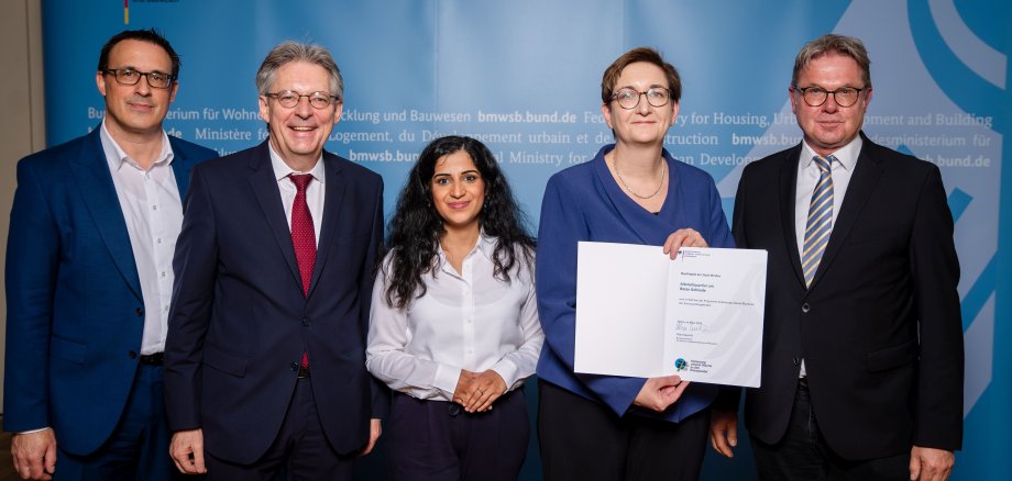 Bundesbauministerin Klara Geywitz hat die Förderbescheide des BMWSB-Förderprogramm "Anpassung Urbaner Räume an den Klimawandel" am 18.03.2024 in Berlin übergeben