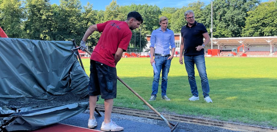 Weserstadion: Arbeiten an der Tartanbahn